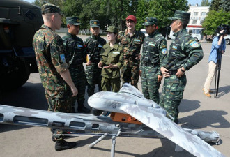 俄近卫军与中国特种兵莫斯科演习 全用俄武器