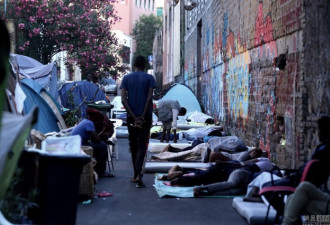 意大利清理难民营 罗马街头遍地露宿者