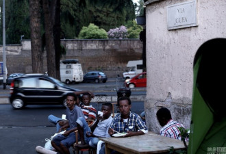 意大利清理难民营 罗马街头遍地露宿者