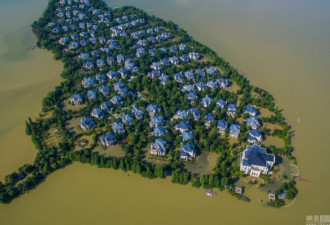 航拍武汉最奢华别墅区被洪水围困成&quot;孤岛&quot;