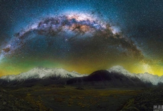 美到窒息 新西兰现绝美夜景 拱形银河似天桥