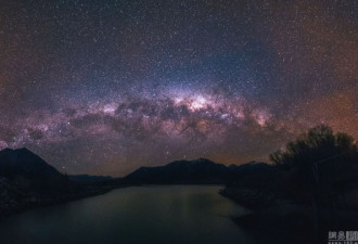 美到窒息 新西兰现绝美夜景 拱形银河似天桥
