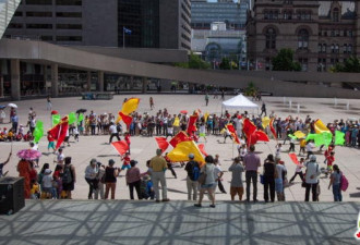 中国旗袍会加拿大总会多伦多市政厅前精彩快闪
