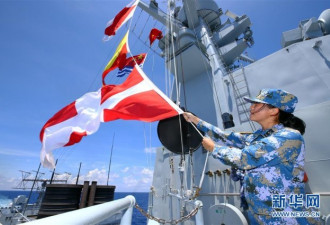 高清组图：中国海军在南海举行实兵对抗演习