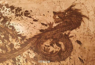 抗台风兵哥哥手绘“龙凤呈祥”祝福百姓