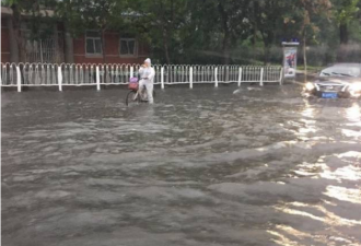 图：暴雨袭城 天津进入“看海模式”