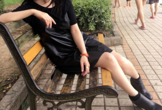杨钰莹晒黑色连衣裙美照 爱心十足捐善款50万