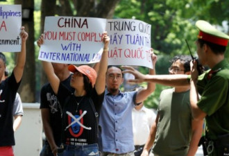 中国拒绝南海仲裁 越南爆反华示威被警方打压