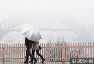 浓雾笼罩悉尼如“雾都” 建筑集体隐身
