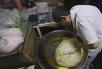 在上海弄堂里，这只做了32年的葱油饼惊动BBC