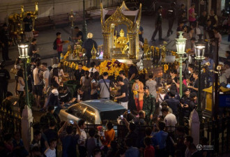 女子驾车时昏迷撞向曼谷四面佛 中国游客受伤