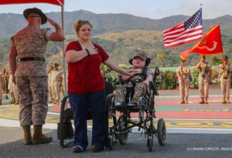 8岁绝症男孩获美海军陆战队荣誉称号