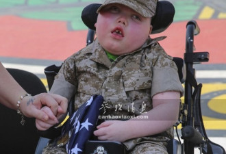 8岁绝症男孩获美海军陆战队荣誉称号