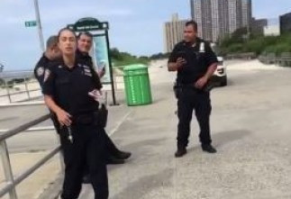 紐約警察也沦陷啦！执勤玩Pokémon Go被拍