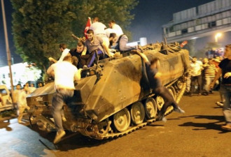 十字路口挣扎的土耳其 终于走向了军事政变