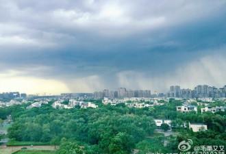 昆明主城区突降暴雨 场面壮观 似云中瀑布