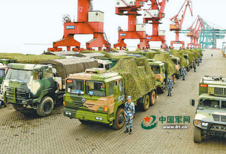 中国空军大批防空导弹坐万吨民船出海 画面公开