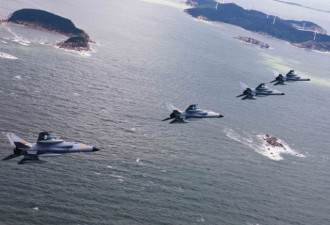 演练夺岛：中国海军飞豹战机超低空掠海突击