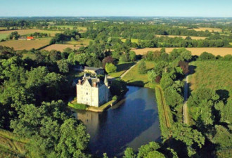 伦敦夫妇350万变卖两居室 买下法国古城堡
