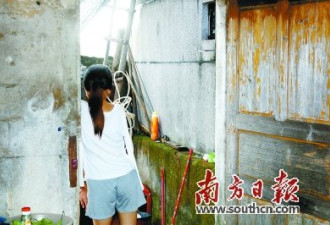 “无臂妈妈”用脚照顾女儿 盼装义肢拥抱家人