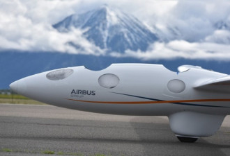 无引擎滑翔机利用地形波飞行:高度达27000米