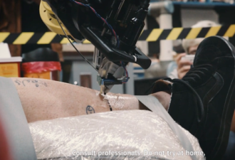 世界上第一台纹身机器人,从不手抖但看着都悬