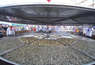 直径6.6米大锅亮相青岛 千人共享海鲜大餐