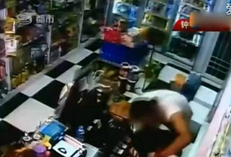 男子强抱16岁女店员接吻摸大腿 被拘留10天