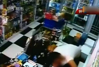 男子强抱16岁女店员接吻摸大腿 被拘留10天