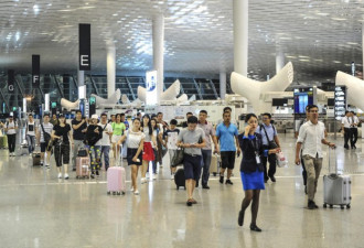 台风来袭 深圳机场140班进出港航班被取消