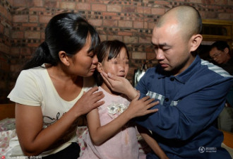 云南12岁女孩病重想爸爸 父亲穿囚服为其过生日