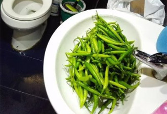 厕所洗菜 黑作坊办假证挤进百度美团外卖推荐