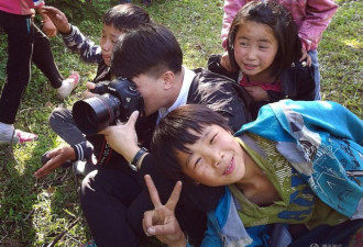 摄影师记录最美留守儿童 农村娃变时尚咖