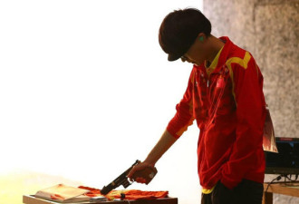 男子25米手枪速射李越宏摘铜 德国名将夺冠