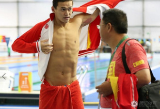 中国游泳队“试水”里约 孙杨宁泽涛晒健硕胸肌