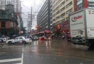TTC新街车多伦多市中心脱轨 幸无人受伤