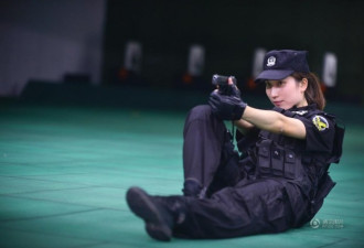 天津民警举行“炫腹大赛” 女特警夺魁