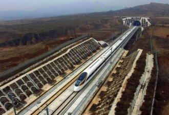 中国标准动车组首次载客运行 时速350公里