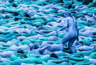 腐国上演裸体游行，而我只看到一群&quot;蓝精灵&quot;