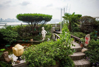 武汉老人花十年造私人“空中花园” 可见江景