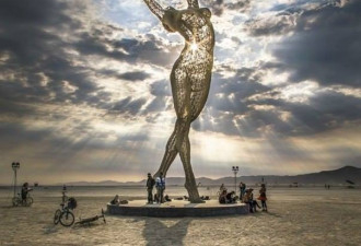 硅谷巨型裸女雕塑引争议 官员：科技业太缺女性