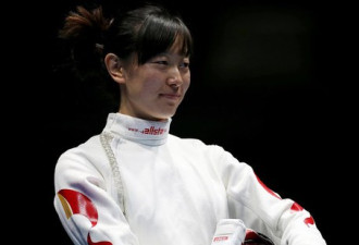 女子重剑 中国选手孙一文战胜法国选手 获铜牌