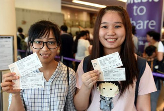 中国奥运金牌运动员访港 香港市民通宵排队买票