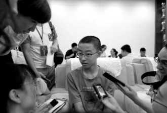 北京籍14岁最小新生清华报到 裸分682分