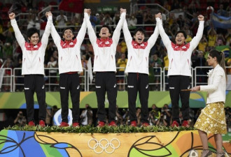 现场：日本体操男团夺冠欢呼 中国队失落