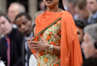 36岁印裔女议员跃升国会领袖 当选还不到一年