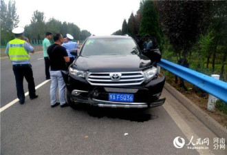 河南高速上演“劫囚”：多车撞击逼停警方车辆