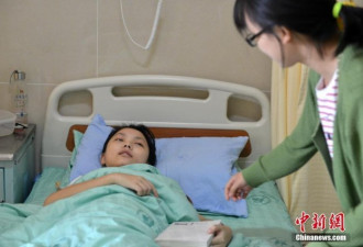 四川15岁女孩高位截肢 在病榻上坚持学习