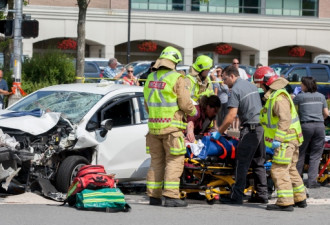 年轻孕妇医院门外被20岁司机撞飞身亡胎儿获救