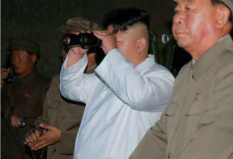 朝鲜导弹发射成功 金正恩喜笑颜开与官兵拥抱
